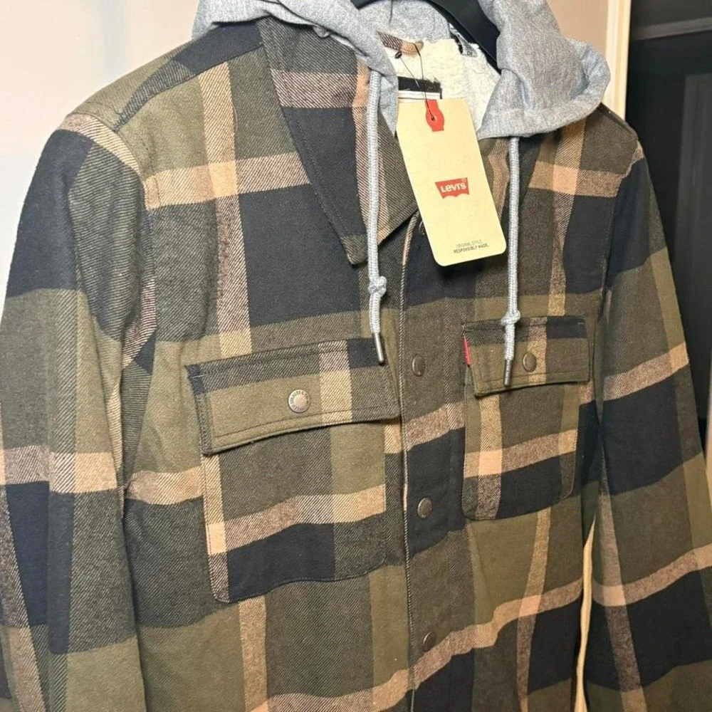 Levi's‎ green and khaki plaid shacket with hoodie